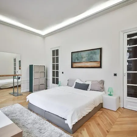 Location 1 An-4 Chambres-familial-premium-paris 16 Appartement Parijs